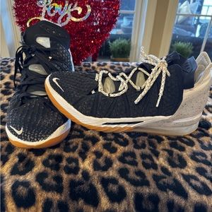 Men’s Nike Lebron 18 Black White gum shoes.